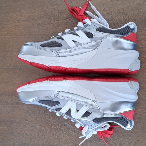 New Balance Kids 990v6 Sneaker - Color: Siver/Grey/Red - Size: Kids 7 - Picture 6 of 9